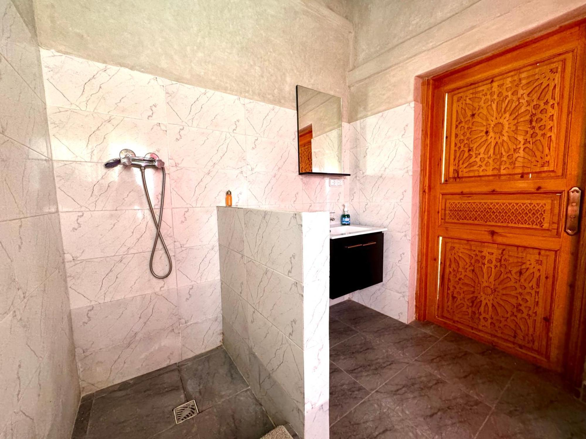 Jenny Lynn Hotel Tazrou Екстериор снимка