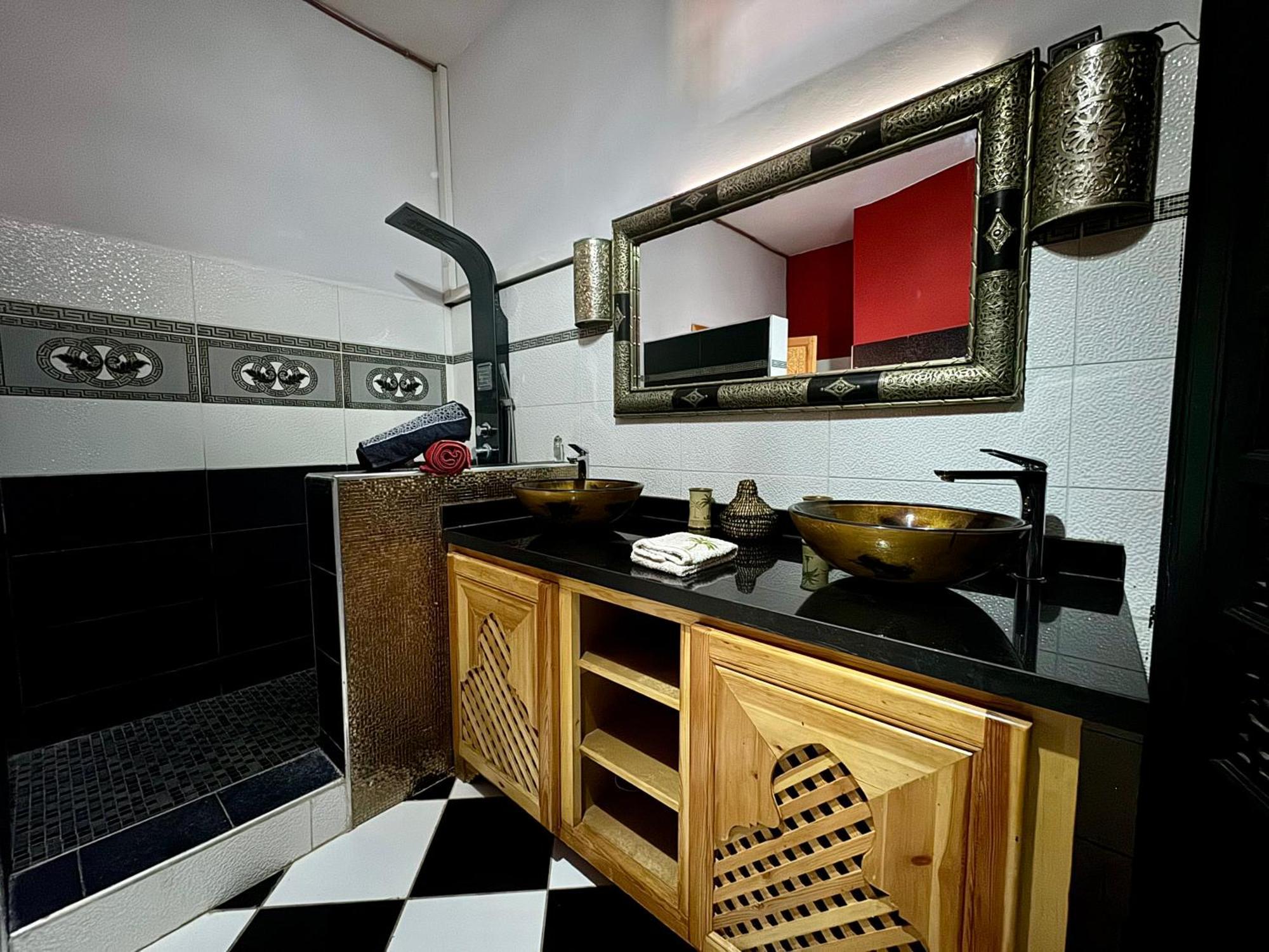 Jenny Lynn Hotel Tazrou Екстериор снимка