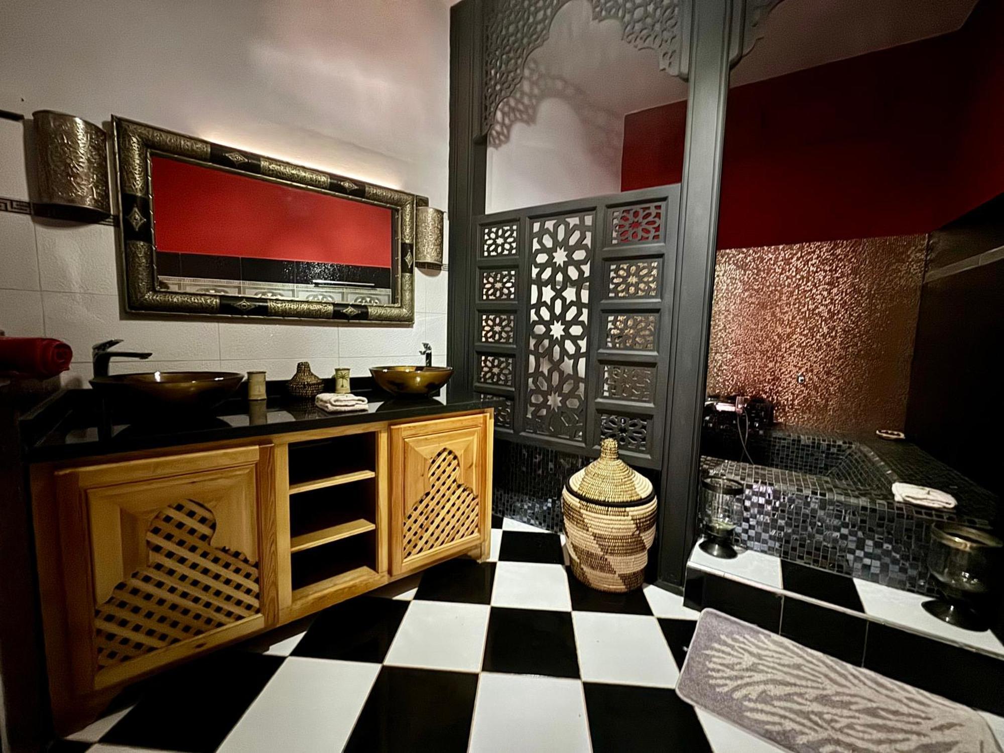 Jenny Lynn Hotel Tazrou Екстериор снимка