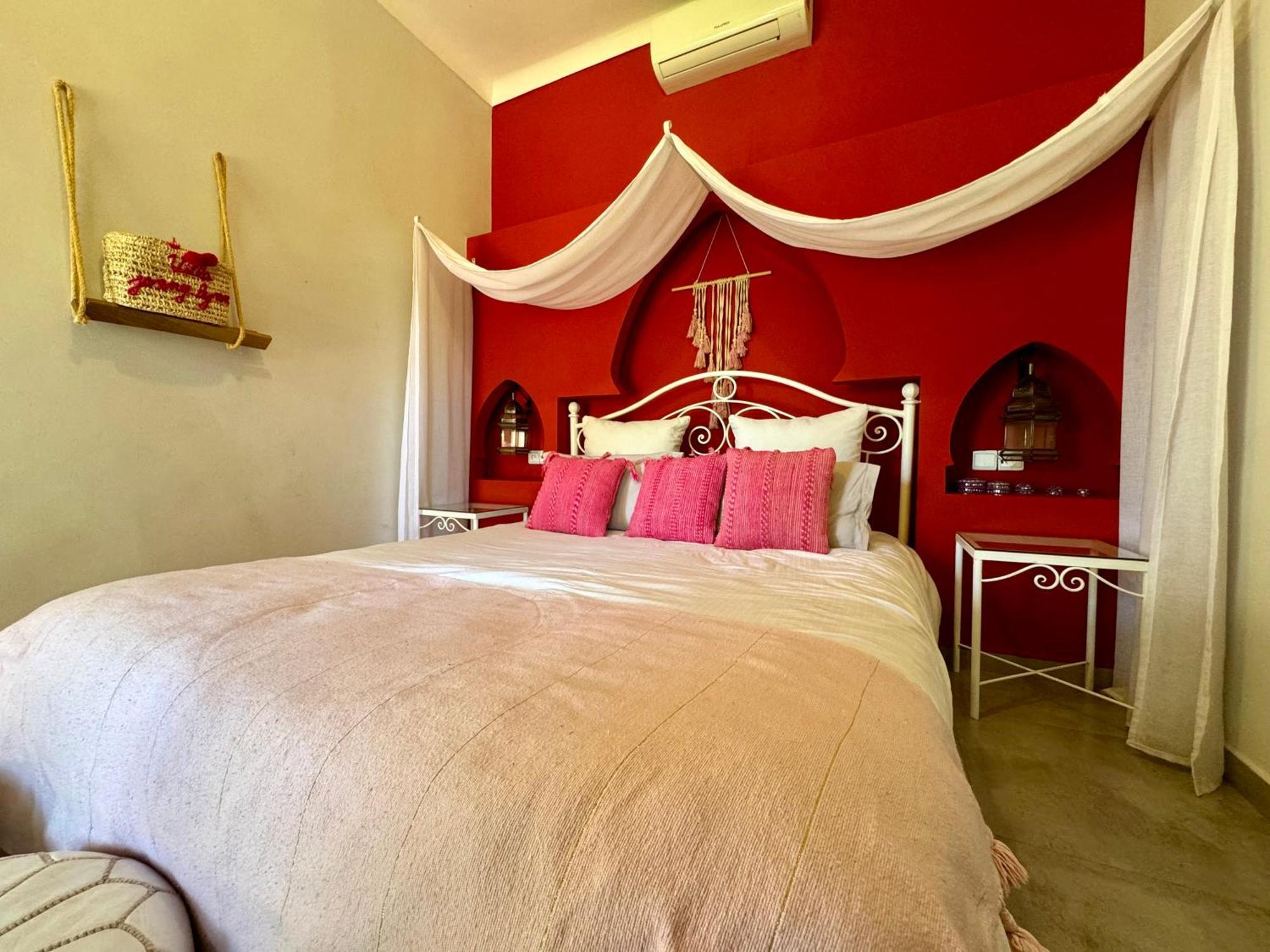 Jenny Lynn Hotel Tazrou Стая снимка